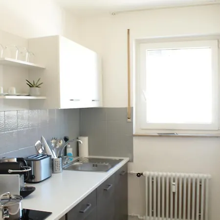 Zentral. Stylisch. Balkon & Parkplatz. Netflix
