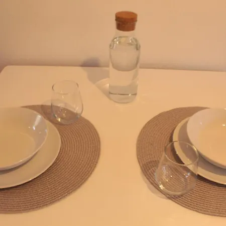 Zentral. Stylisch. Balkon & Parkplatz. Netflix 公寓